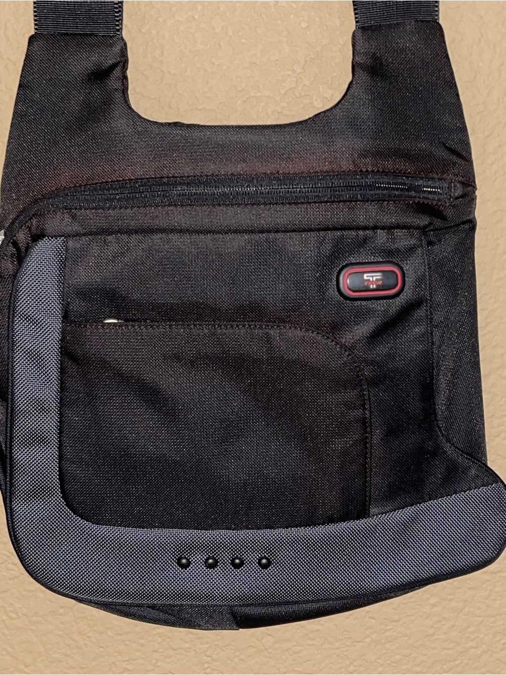 TUMI Black Crossbody Shoulder TRAVEL Bag with Multiple Front and Back Pockets